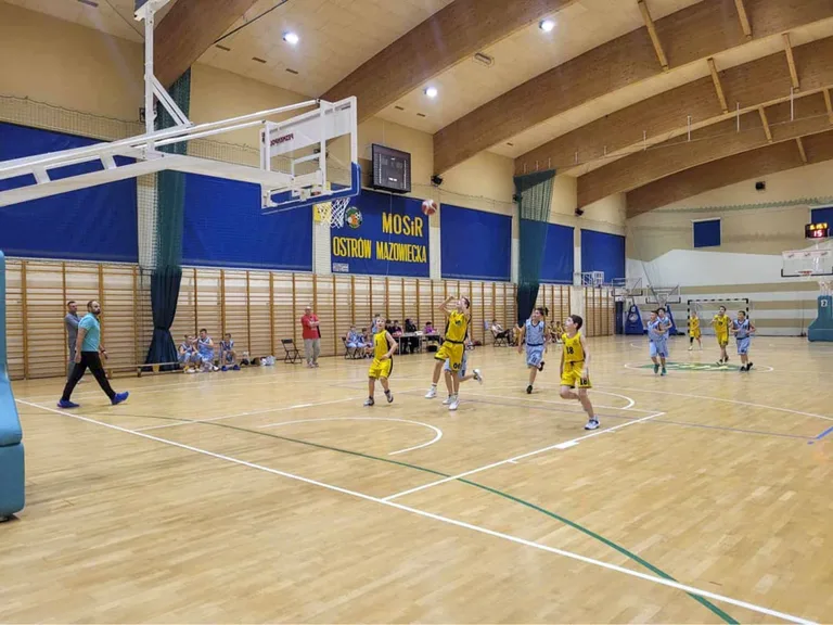 Piątek 13-stego nie przyniósł pecha MKS Ostrowianka podczas meczu ligowego U13 (zdjęcia)