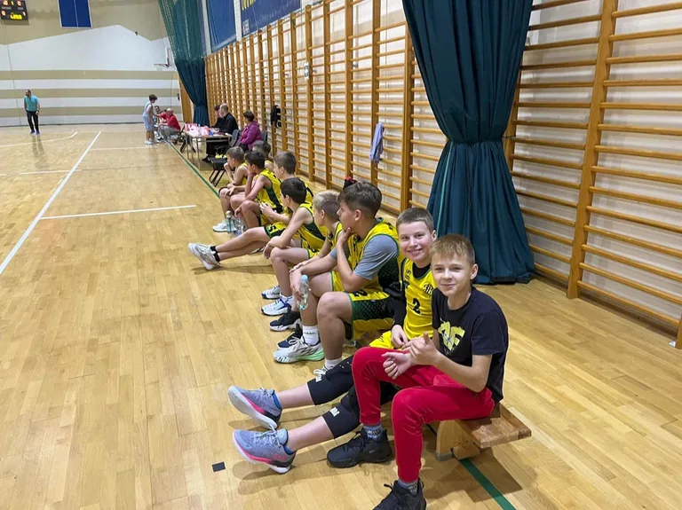 Piątek 13-stego nie przyniósł pecha MKS Ostrowianka podczas meczu ligowego U13 (zdjęcia)