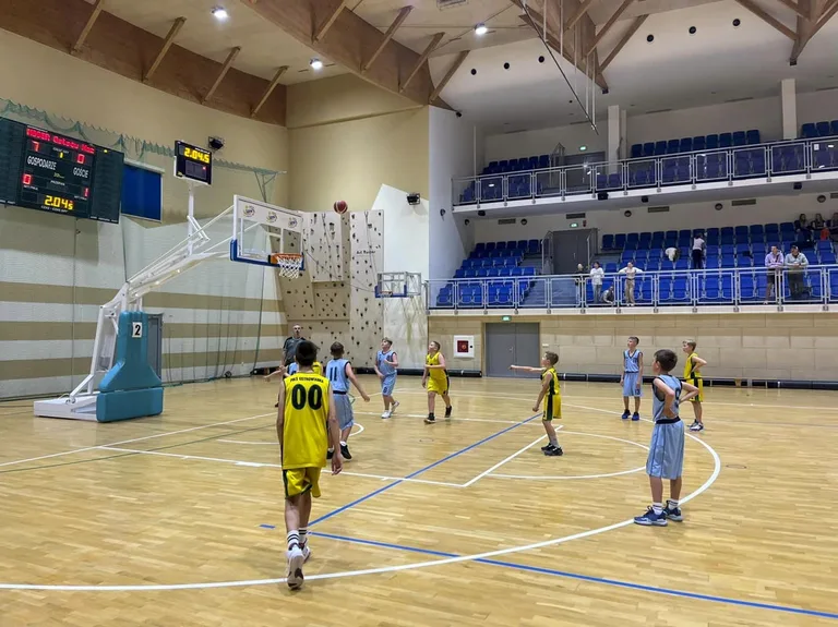 Piątek 13-stego nie przyniósł pecha MKS Ostrowianka podczas meczu ligowego U13 (zdjęcia)