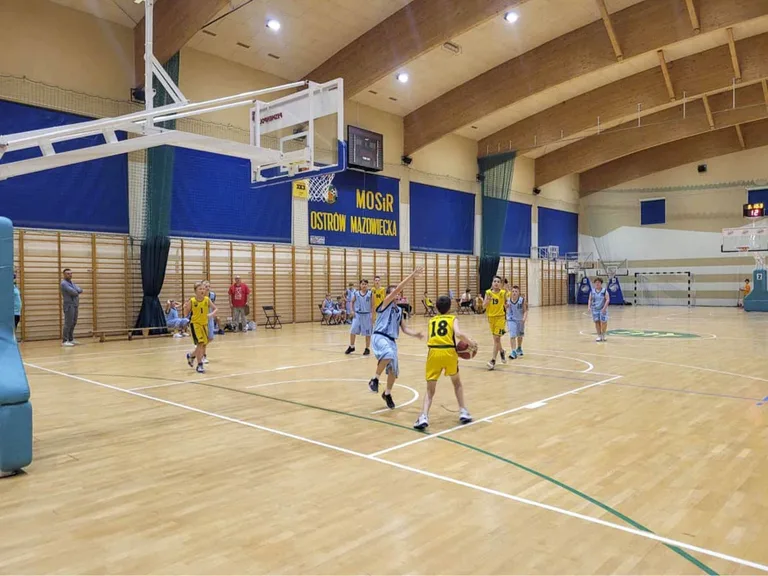 Piątek 13-stego nie przyniósł pecha MKS Ostrowianka podczas meczu ligowego U13 (zdjęcia)