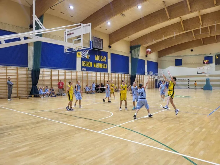 Piątek 13-stego nie przyniósł pecha MKS Ostrowianka podczas meczu ligowego U13 (zdjęcia)