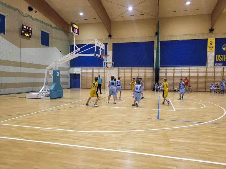 Piątek 13-stego nie przyniósł pecha MKS Ostrowianka podczas meczu ligowego U13 (zdjęcia)