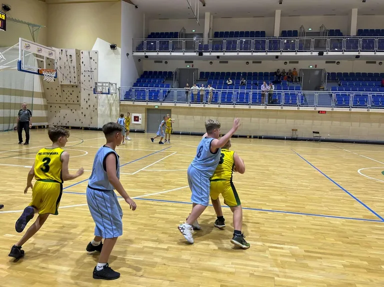 Piątek 13-stego nie przyniósł pecha MKS Ostrowianka podczas meczu ligowego U13 (zdjęcia)