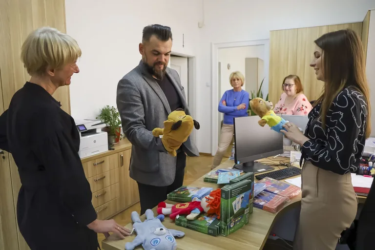 Ostrowskie szkoły podstawowe rozpoczęły Program Powszechnej Dwujęzyczności (zdjęcia)