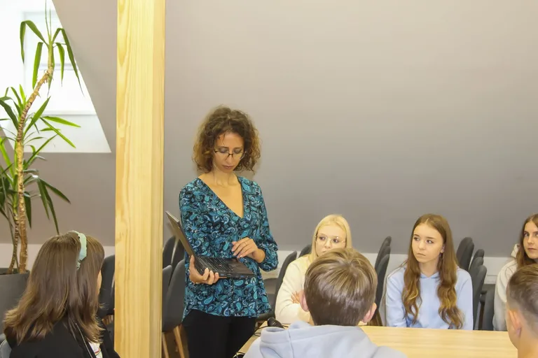 Młodzież poznaje pracę w radiu, telewizji i prasie (zdjęcia)