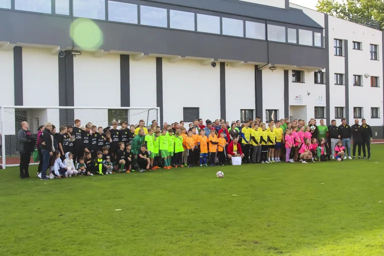 Świętowanie 60 lecia PGZ Zurad w atmosferze sportu z KS Ostrovia (zdjęcia)