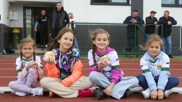Świętowanie 60 lecia PGZ Zurad w atmosferze sportu z KS Ostrovia (zdjęcia)
