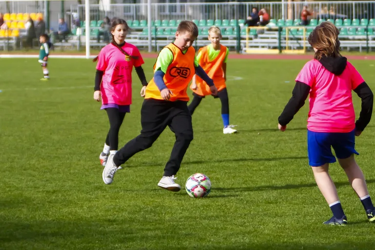 Świętowanie 60 lecia PGZ Zurad w atmosferze sportu z KS Ostrovia (zdjęcia)
