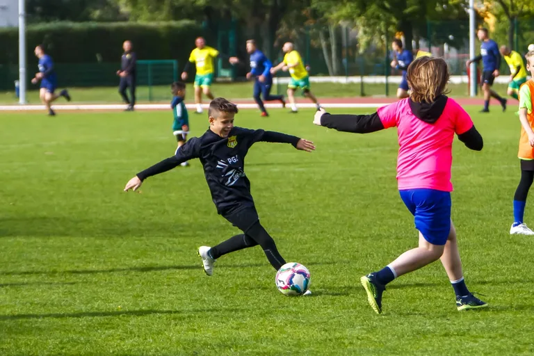Świętowanie 60 lecia PGZ Zurad w atmosferze sportu z KS Ostrovia (zdjęcia)