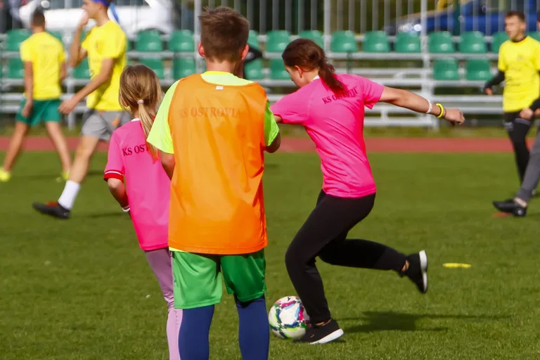 Świętowanie 60 lecia PGZ Zurad w atmosferze sportu z KS Ostrovia (zdjęcia)