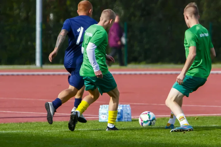 Świętowanie 60 lecia PGZ Zurad w atmosferze sportu z KS Ostrovia (zdjęcia)