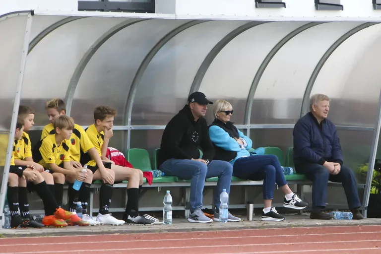 Popołudniowy mecz roczników 2009 KS Ostrovia i Żbik Nasielsk (zdjęcia)