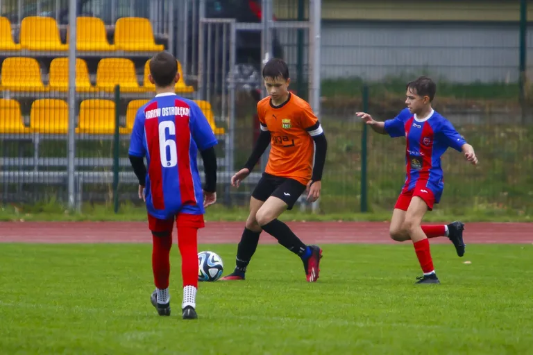 KS Ostrovia z rocznika 2010 wygrywa sobotni mecz! (zdjęcia)