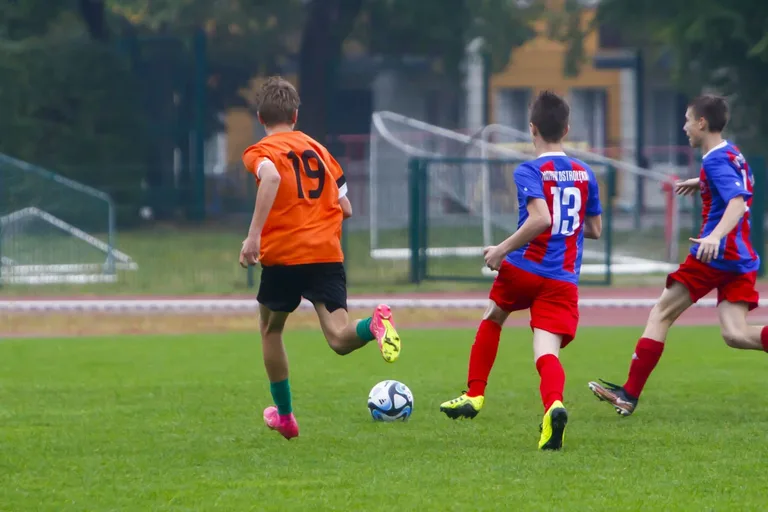 KS Ostrovia z rocznika 2010 wygrywa sobotni mecz! (zdjęcia)
