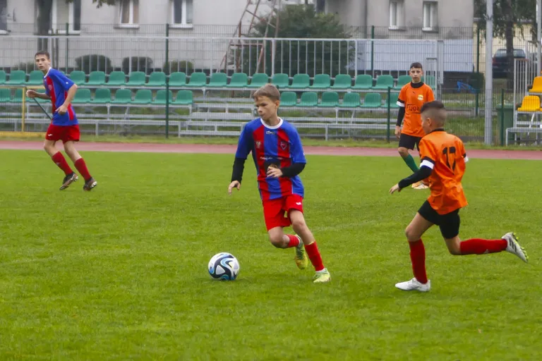 KS Ostrovia z rocznika 2010 wygrywa sobotni mecz! (zdjęcia)