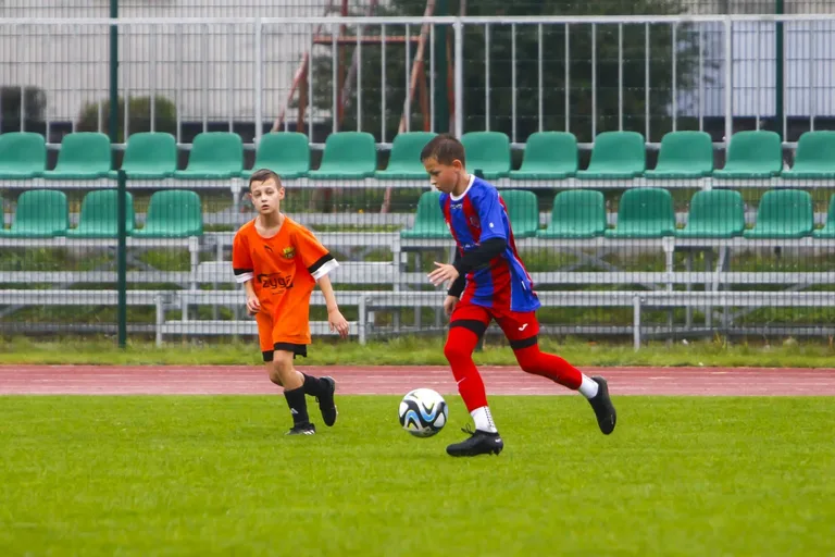 KS Ostrovia z rocznika 2010 wygrywa sobotni mecz! (zdjęcia)