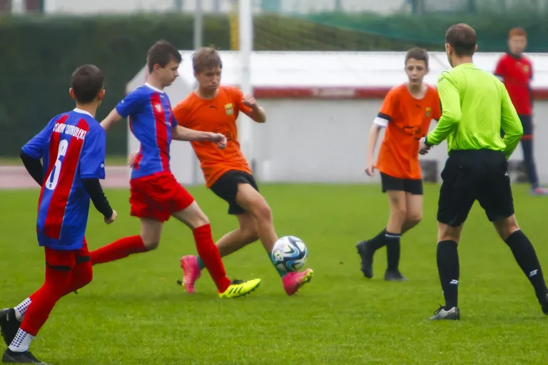 KS Ostrovia z rocznika 2010 wygrywa sobotni mecz! (zdjęcia)