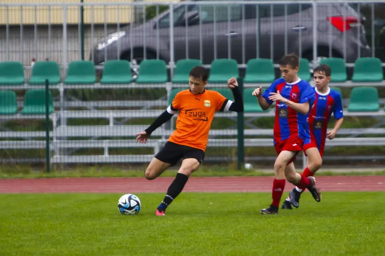 KS Ostrovia z rocznika 2010 wygrywa sobotni mecz! (zdjęcia)