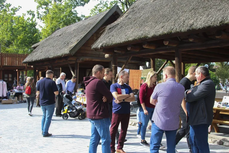 "Sprzedaj - Wymień - Oddaj - Kup" - motto Wyprzedaży Garażowej w Ogródku Jordanowskim (zdjęcia)