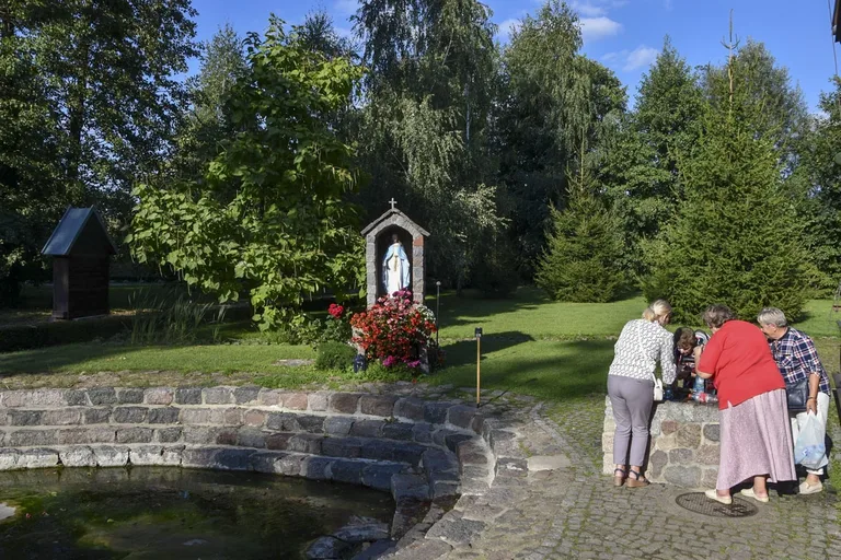 Członkowie stowarzyszenia "Przystań" pielgrzymowali do Hodyszewa (zdjęcia)