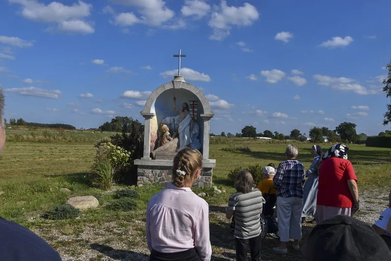 Członkowie stowarzyszenia "Przystań" pielgrzymowali do Hodyszewa (zdjęcia)