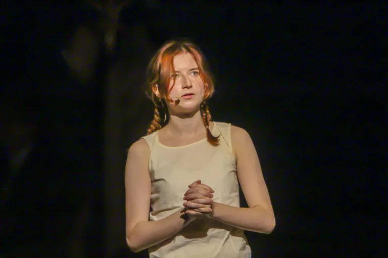 Panna Ania Shirley zachwyca szalonym występem na scenie Kina Ostrovia (zdjęcia)