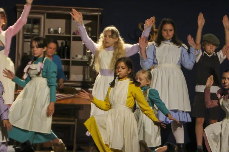Panna Ania Shirley zachwyca szalonym występem na scenie Kina Ostrovia (zdjęcia)