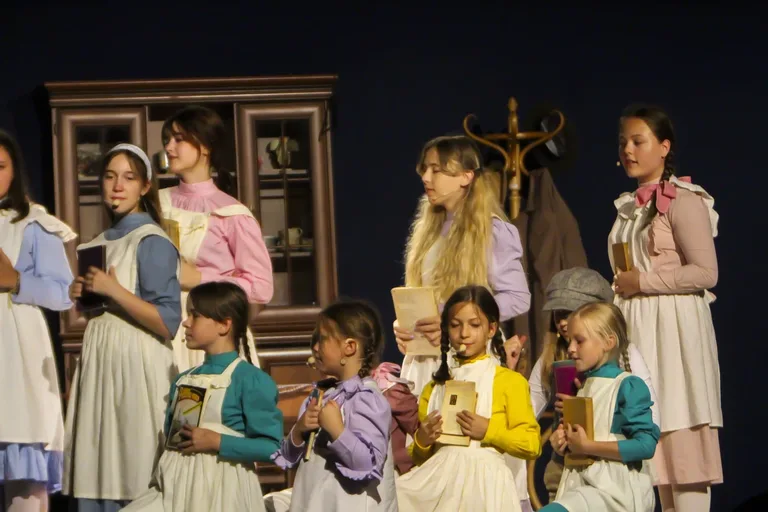 Panna Ania Shirley zachwyca szalonym występem na scenie Kina Ostrovia (zdjęcia)