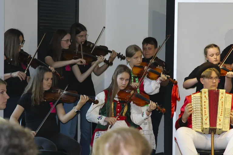 Kurpiowska Kuźnia Muzykantów: Jak młode talenty ożywiają tradycję muzyczną Kurpi (zdjęcia)