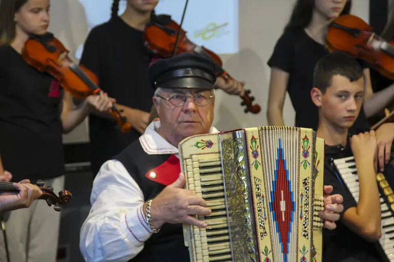 Kurpiowska Kuźnia Muzykantów: Jak młode talenty ożywiają tradycję muzyczną Kurpi (zdjęcia)