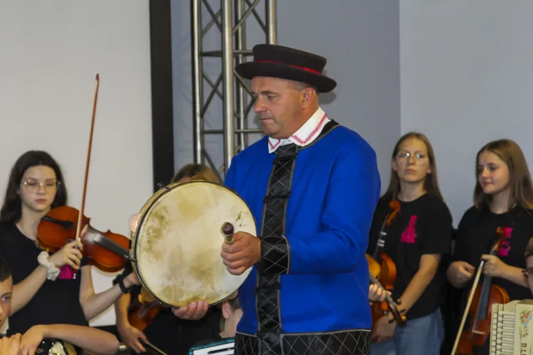 Kurpiowska Kuźnia Muzykantów: Jak młode talenty ożywiają tradycję muzyczną Kurpi (zdjęcia)