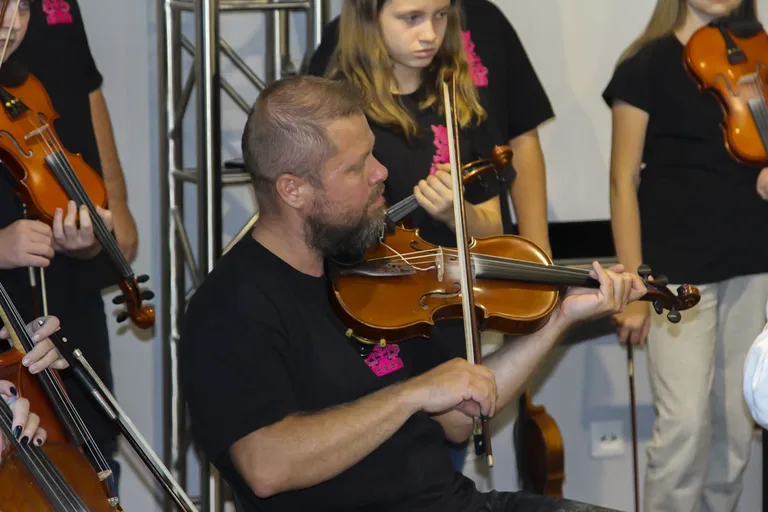 Kurpiowska Kuźnia Muzykantów: Jak młode talenty ożywiają tradycję muzyczną Kurpi (zdjęcia)