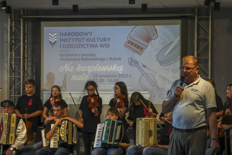 Kurpiowska Kuźnia Muzykantów: Jak młode talenty ożywiają tradycję muzyczną Kurpi (zdjęcia)