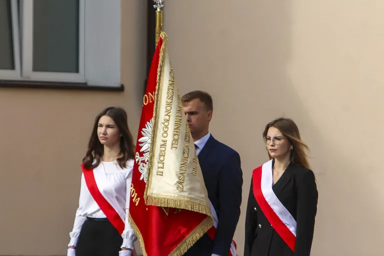 Rozpoczęcie roku szkolnego w ostrowskich szkołach (zdjęcia)