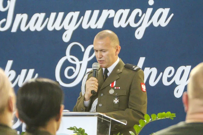 Rozpoczęcie roku szkolnego w ostrowskich szkołach (zdjęcia)