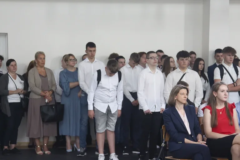 Rozpoczęcie roku szkolnego w ostrowskich szkołach (zdjęcia)