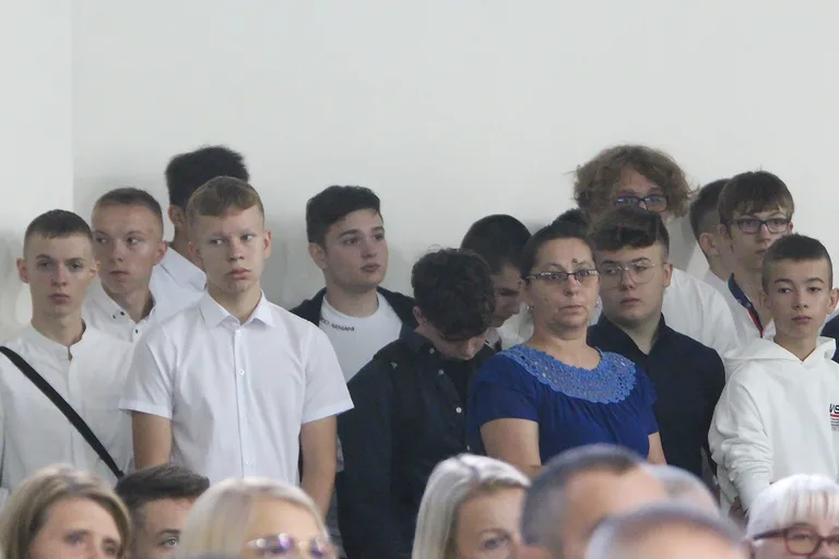 Rozpoczęcie roku szkolnego w ostrowskich szkołach (zdjęcia)