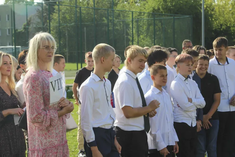 Rozpoczęcie roku szkolnego w ostrowskich szkołach (zdjęcia)