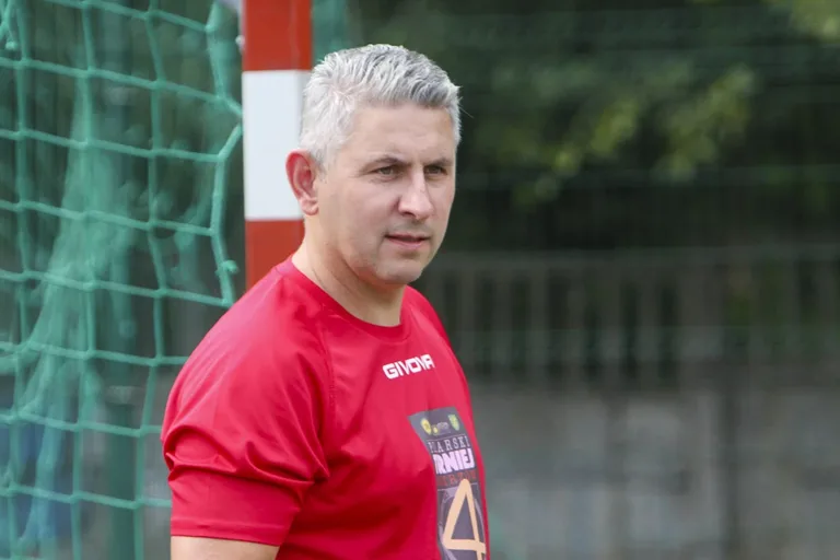 W Komorowie rywalizowali ze sobą Młodzi vs. Starzy (zdjęcia)