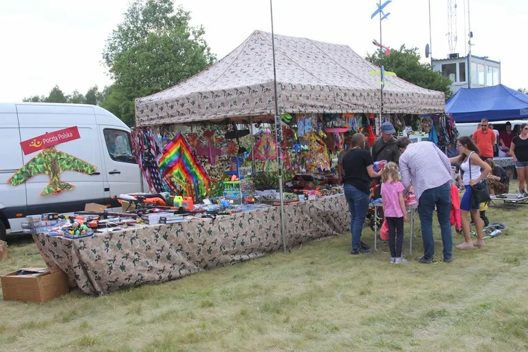 Rozkosz dla zmysłów! Lotnictwo, motoryzacja, drift i atrakcje dla dzieci na Dniu Dziecka w Grądach! (zdjęcia)