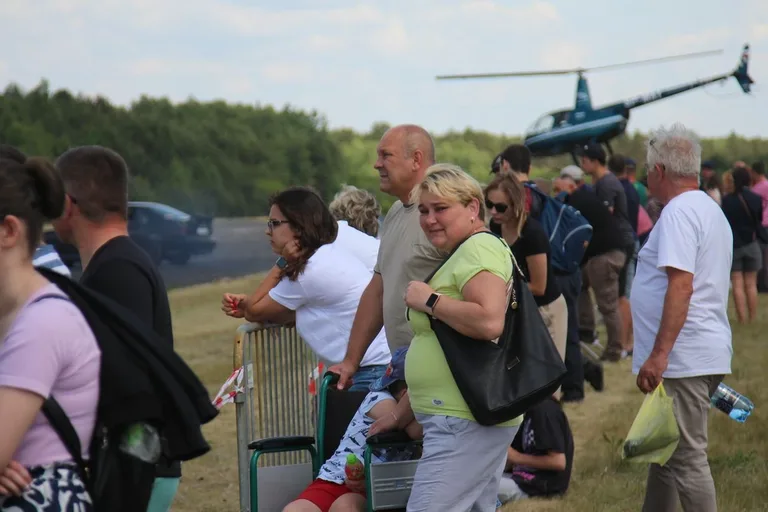 Rozkosz dla zmysłów! Lotnictwo, motoryzacja, drift i atrakcje dla dzieci na Dniu Dziecka w Grądach! (zdjęcia)