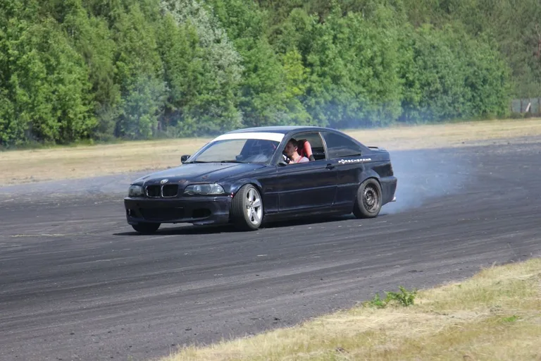 Rozkosz dla zmysłów! Lotnictwo, motoryzacja, drift i atrakcje dla dzieci na Dniu Dziecka w Grądach! (zdjęcia)