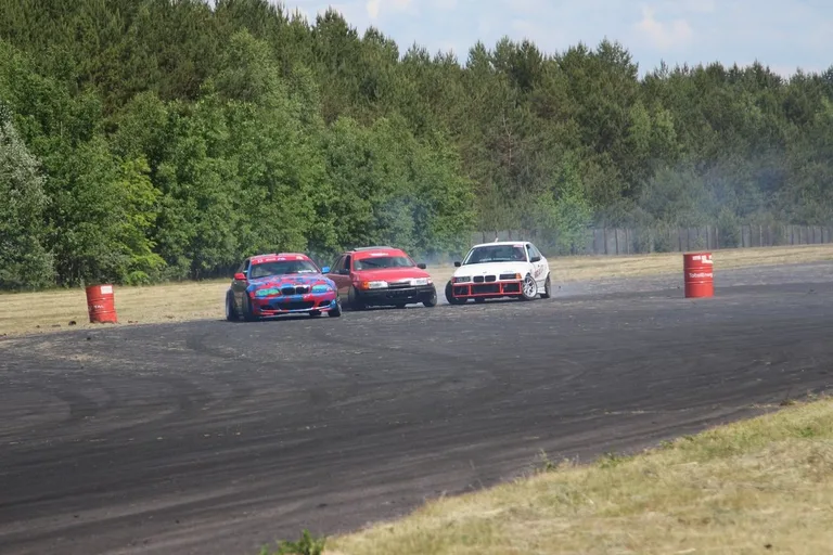 Rozkosz dla zmysłów! Lotnictwo, motoryzacja, drift i atrakcje dla dzieci na Dniu Dziecka w Grądach! (zdjęcia)