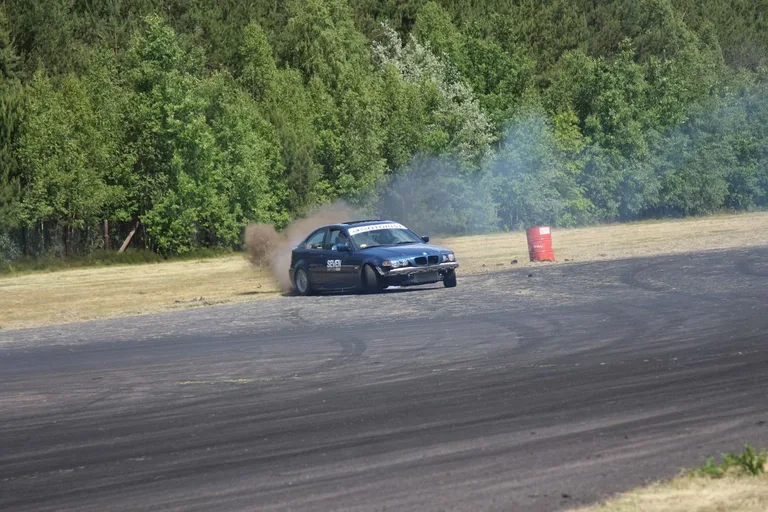Rozkosz dla zmysłów! Lotnictwo, motoryzacja, drift i atrakcje dla dzieci na Dniu Dziecka w Grądach! (zdjęcia)