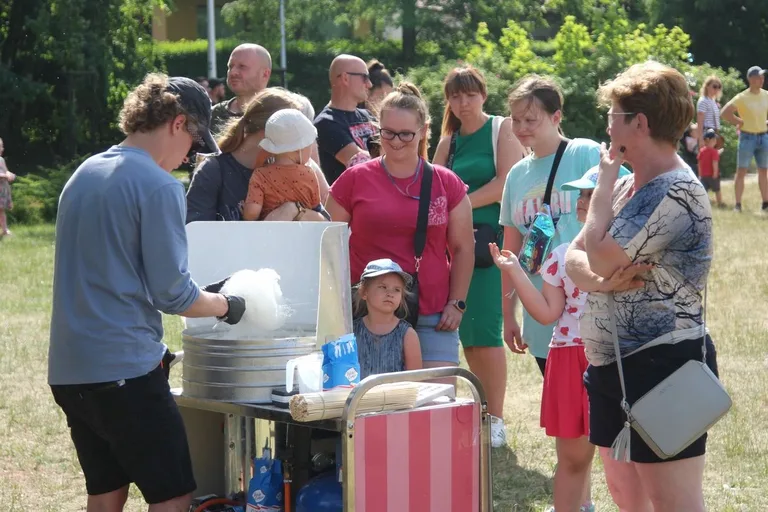 Festiwal Baniek Mydlanych - Zabawa dla wszystkich, magiczny widok dla każdego (zdjęcia)