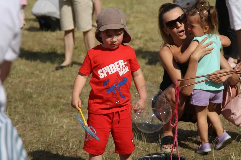 Festiwal Baniek Mydlanych - Zabawa dla wszystkich, magiczny widok dla każdego (zdjęcia)