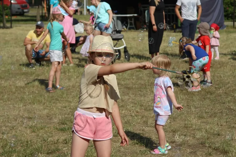 Festiwal Baniek Mydlanych - Zabawa dla wszystkich, magiczny widok dla każdego (zdjęcia)