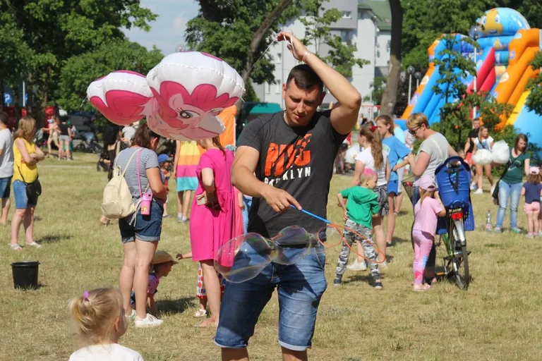 Festiwal Baniek Mydlanych - Zabawa dla wszystkich, magiczny widok dla każdego (zdjęcia)