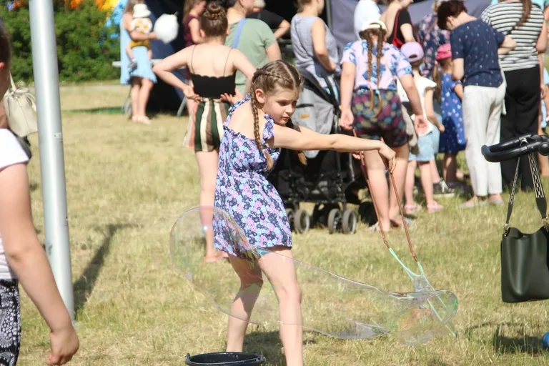 Festiwal Baniek Mydlanych - Zabawa dla wszystkich, magiczny widok dla każdego (zdjęcia)