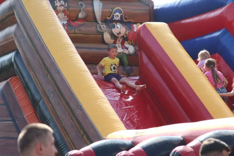 Festiwal Baniek Mydlanych - Zabawa dla wszystkich, magiczny widok dla każdego (zdjęcia)